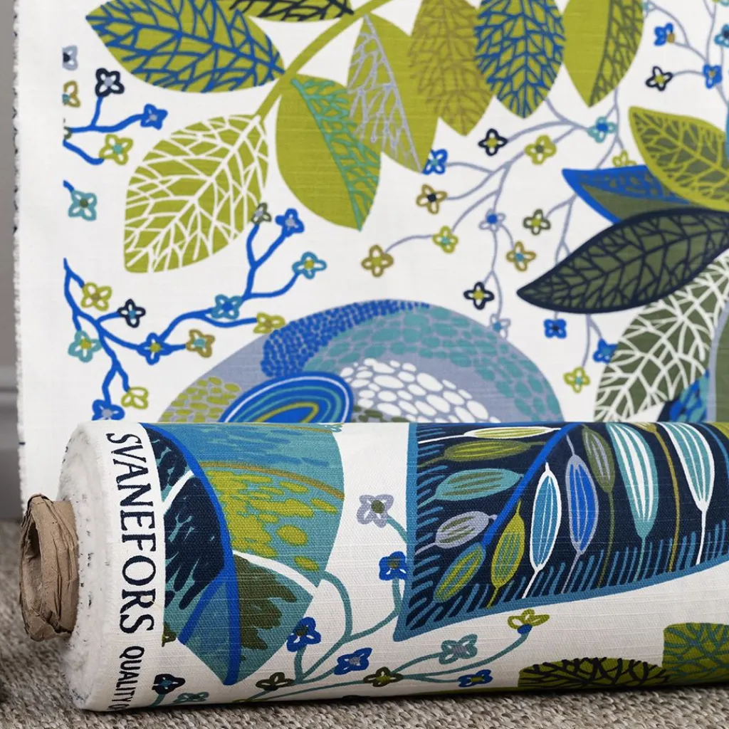 Svanefors Gardintyger Mönstrade|Adam och Eva grön-blå tyg