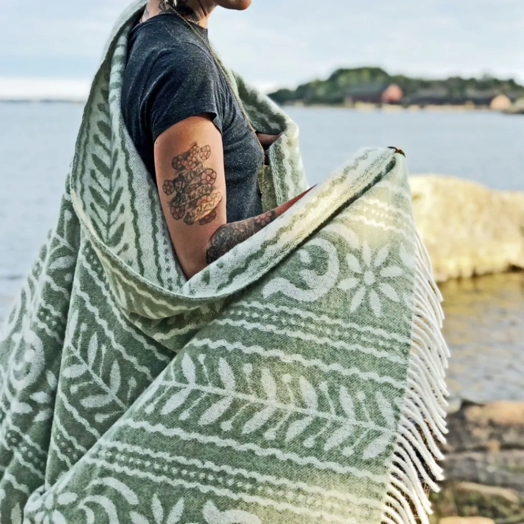 Kerstin Landström Design Ullplädar|Anno grön ullpläd 130x180cm - en klassisk ullpläd för hemmets alla rum