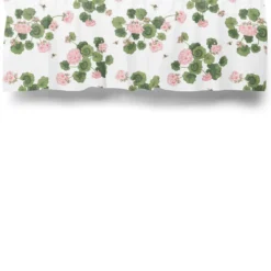 Arvidssons textil Gardinkappor Mönstrade|Astrid Rosa Gardinkappa Metervara med Pelargoner