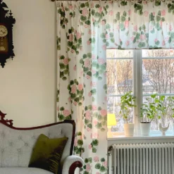 Arvidssons textil Gardinkappor Mönstrade|Astrid Rosa Gardinkappa Metervara med Pelargoner