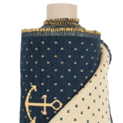 Nordisk Textil Mönstrade Möbeltyger|AUŠRA Marin – Möbeltyg med ankare och klassisk känsla
