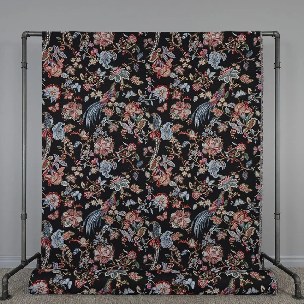 Nordisk Textil Blommiga Möbeltyger|Mönstrade Möbeltyger|Bailey svart gobeläng