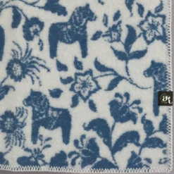 Arvidssons textil Babyfiltar|Ullplädar|Barnfilt Leksand blå 65x95cm med dalahästar och kurbits