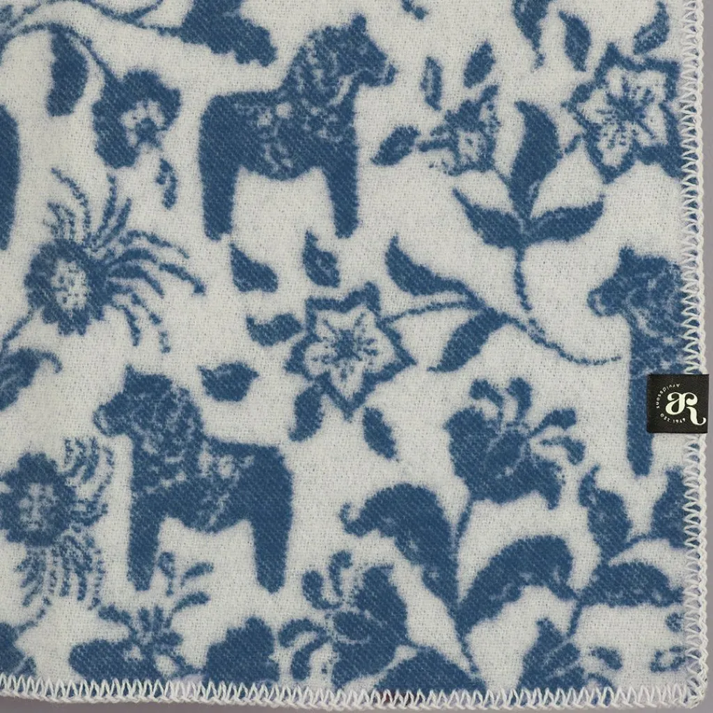 Arvidssons textil Babyfiltar|Ullplädar|Barnfilt Leksand blå 65x95cm med dalahästar och kurbits