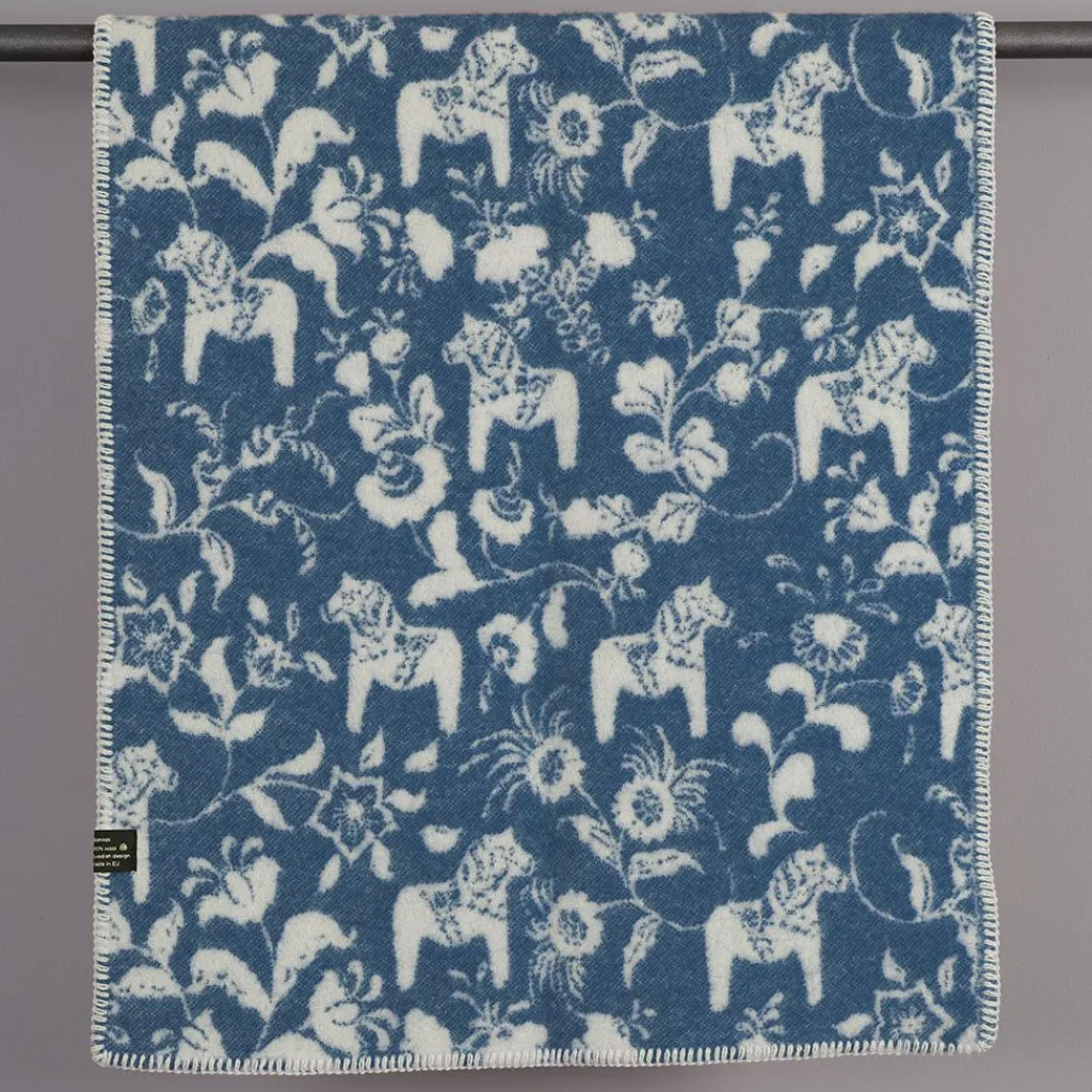Arvidssons textil Babyfiltar|Ullplädar|Barnfilt Leksand blå 65x95cm med dalahästar och kurbits