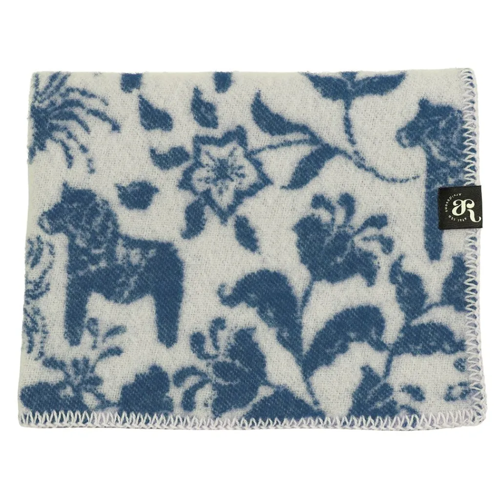 Arvidssons textil Babyfiltar|Ullplädar|Barnfilt Leksand blå 65x95cm med dalahästar och kurbits