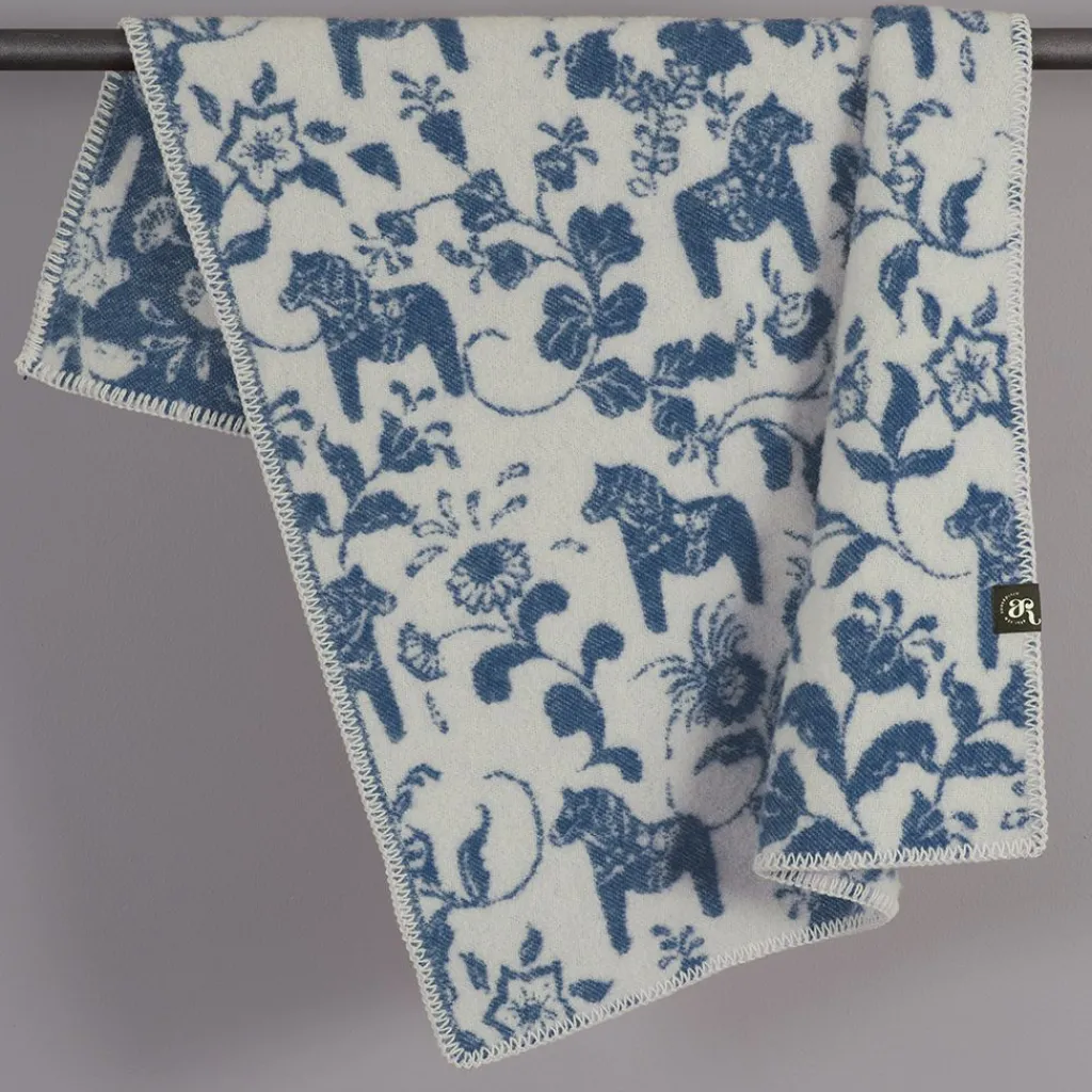 Arvidssons textil Babyfiltar|Ullplädar|Barnfilt Leksand blå 65x95cm med dalahästar och kurbits