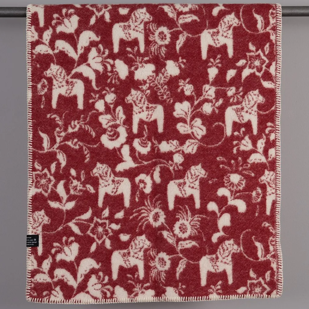 Arvidssons textil Babyfiltar|Ullplädar|Barnfilt Leksand röd 65x95cm med dalahästar och kurbits