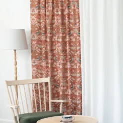 Nordisk Textil Gardiner Mönstrade|Beautiful birds röd gardiner