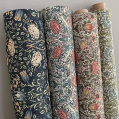 Arts & Crafts Tyger|Gardintyger Mönstrade|Birds and roses aprikos tyg