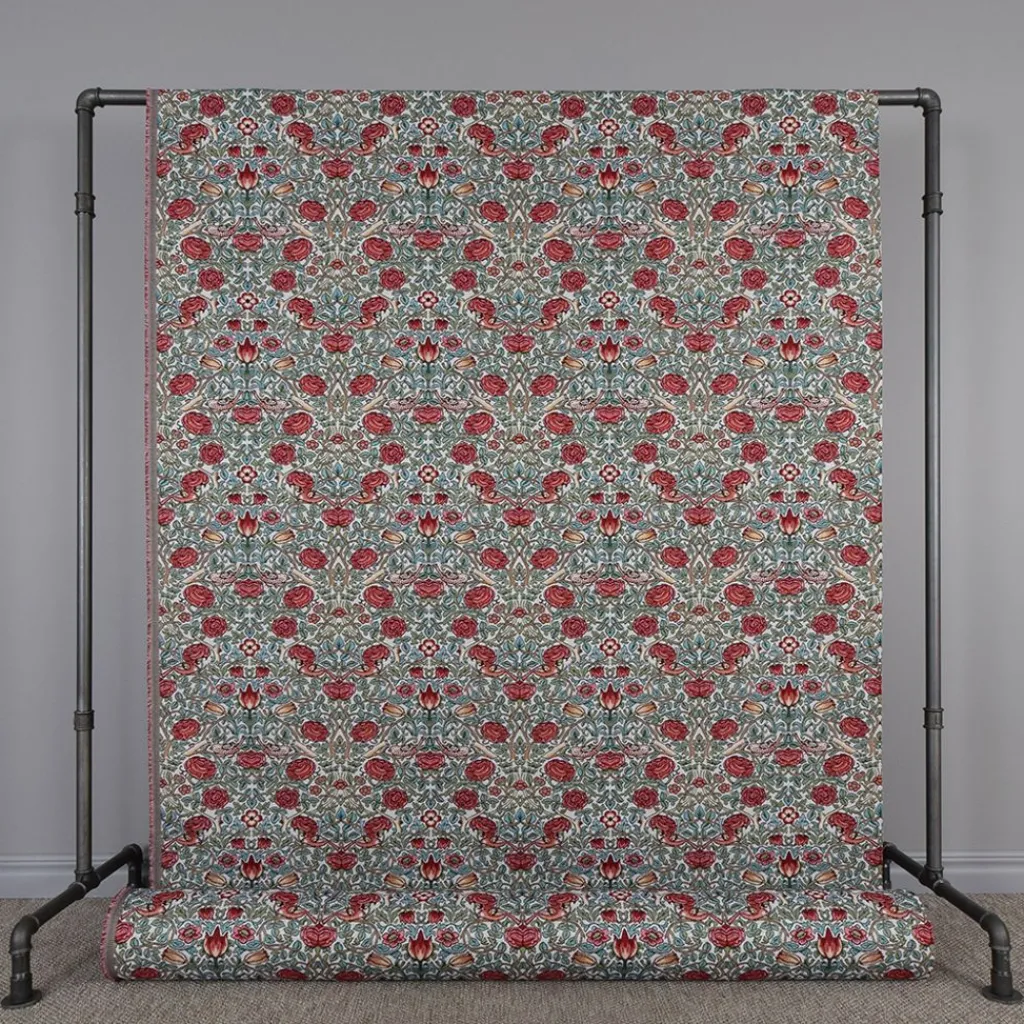 Nordisk Textil Mönstrade Möbeltyger|Birds and roses grön-röd Gobelängtyg