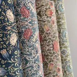 Arts & Crafts Tyger|Gardintyger Mönstrade|Birds and roses marin tyg