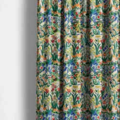 Nordisk Textil Gardintyger Mönstrade|Blomsterdröm tyg - En hyllning till vilda blommor i full blom