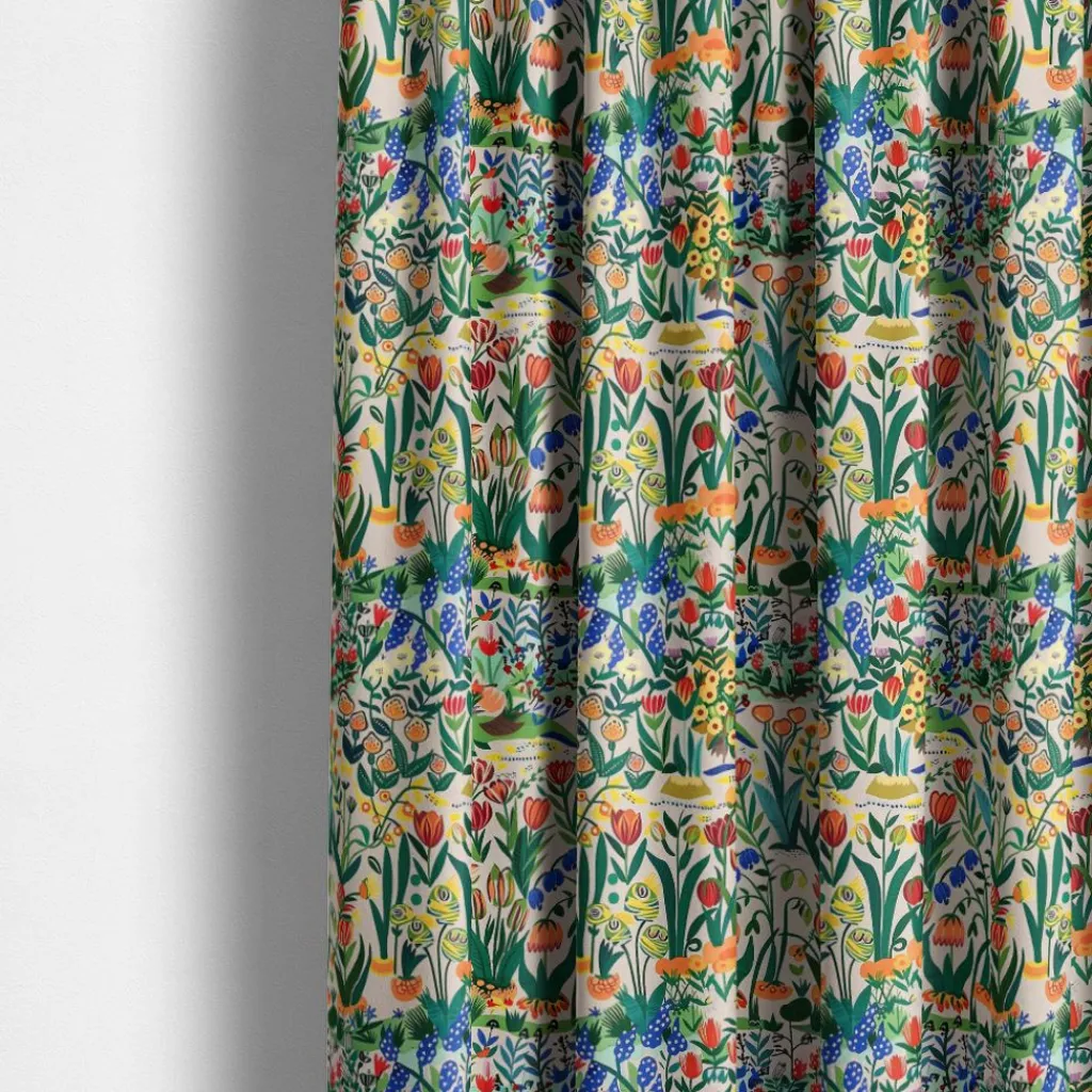 Nordisk Textil Gardintyger Mönstrade|Blomsterdröm tyg - En hyllning till vilda blommor i full blom