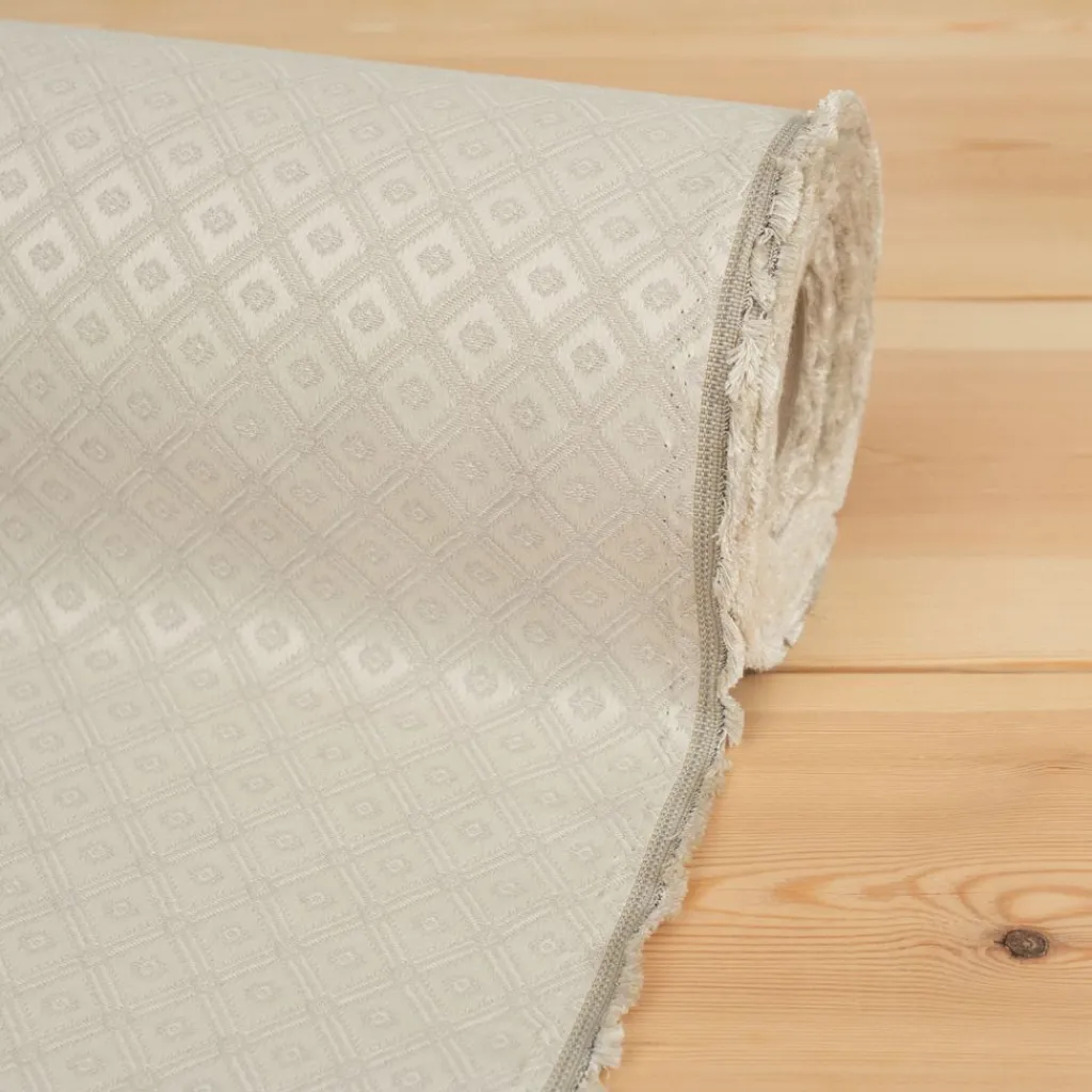 Nordisk Textil Rutiga Möbeltyger|Mönstrade Möbeltyger|Borgholm creme - rutigt möbeltyg i klassisk stil
