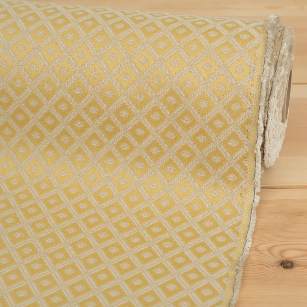 Nordisk Textil Rutiga Möbeltyger|Mönstrade Möbeltyger|Borgholm guld - rutigt möbeltyg i klassisk stil