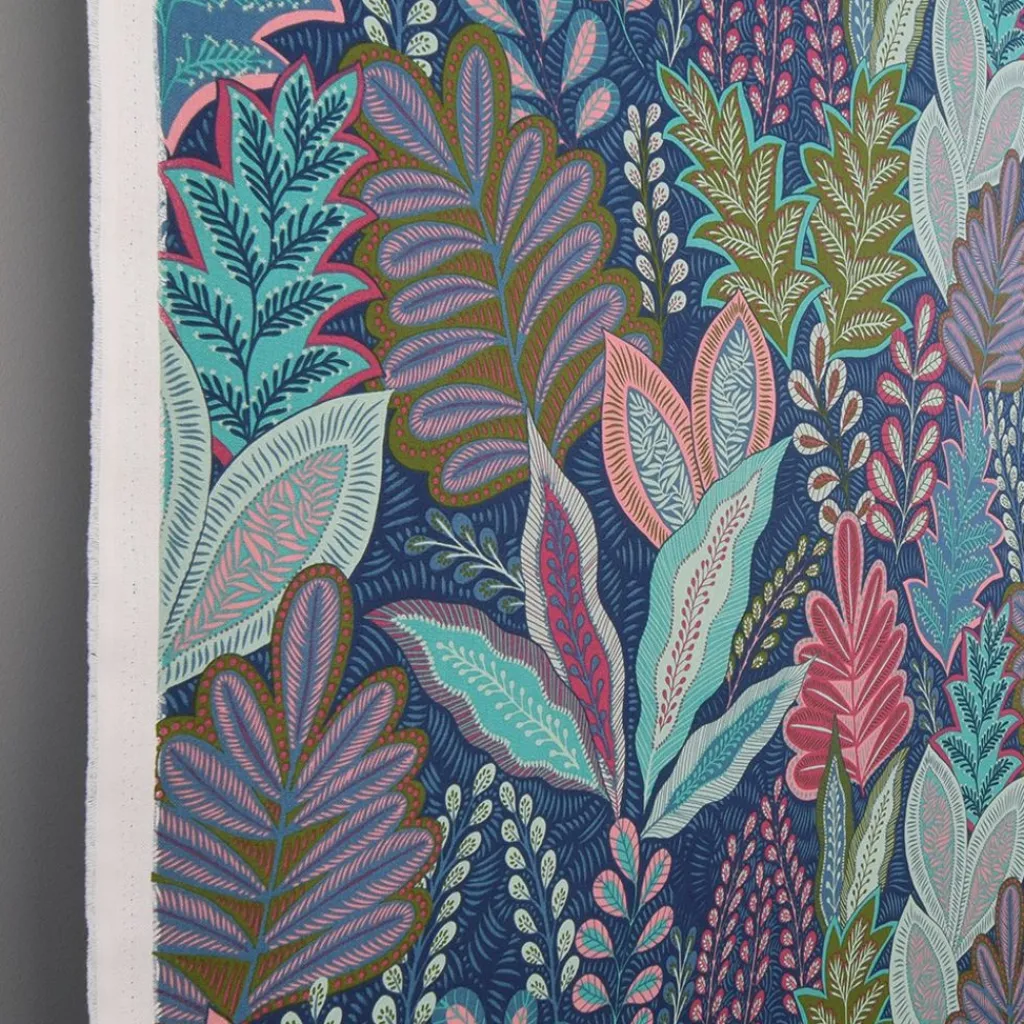 Arts & Crafts Tyger|Gardintyger Mönstrade|Botanic Arty tyg - färgstarkt och med djup och karaktär