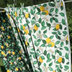 Arvidssons textil Gardintyger Mönstrade|Arvidssons Textil|Citronlycka vit tyg med citroner