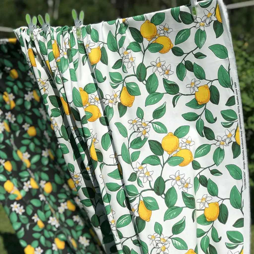 Arvidssons textil Gardintyger Mönstrade|Arvidssons Textil|Citronlycka vit tyg med citroner