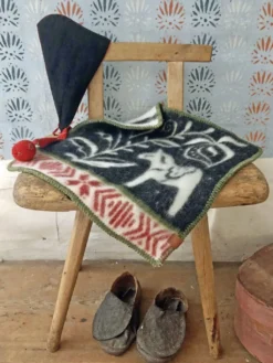 Kerstin Landström Design Sittunderlag|Dalarna svart sittunderlag 43x43cm - inspirerat av Dalarnas kulturarv