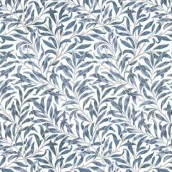 Nordisk Textil Arts & Crafts Tyger|Gardintyger Mönstrade|Ester duvblå tyg – klassiskt bladmönster i duvblått