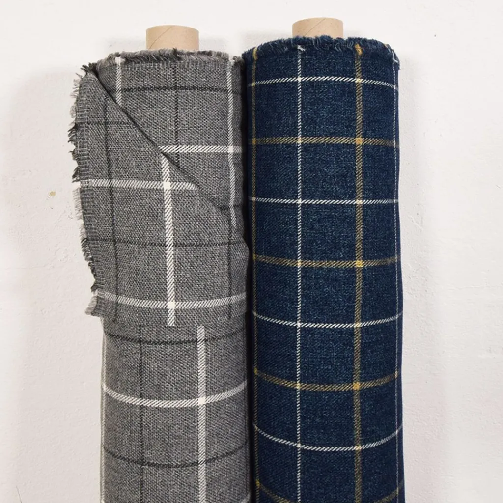 Nordisk Textil Rutiga Möbeltyger|Eton grå rutigt möbeltyg med vita och mörkgrå ränder