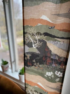 Arvidssons textil Panelgardiner|Fjällvandring grön-beige panelgardiner