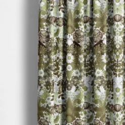 Arvidssons textil Arts & Crafts Tyger|Gardintyger Mönstrade|Fjärilsblom grön tyg
