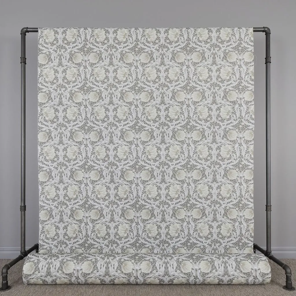 Nordisk Textil Arts & Crafts Tyger|Gardintyger Mönstrade|Grace beige tyg - Klassiskt Arts & Crafts mönster