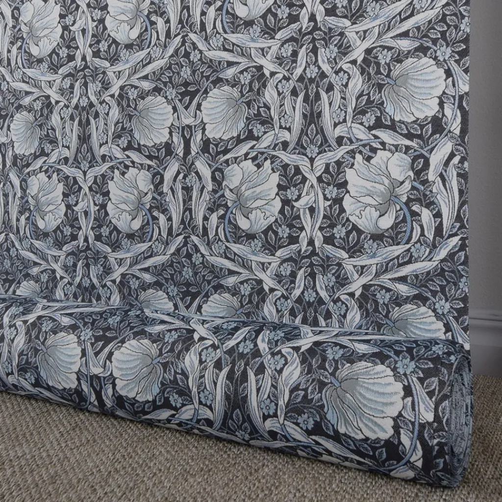 Nordisk Textil Arts & Crafts Tyger|Mönstrade Möbeltyger|Grace blå gobeläng - Klassisk blommig Arts and Crafts design