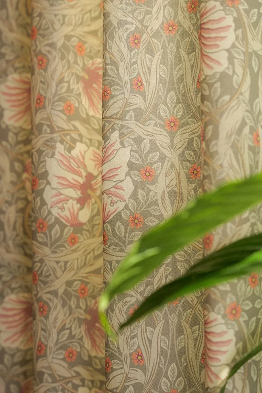 Nordisk Textil Gardiner Mönstrade|Grace dimmgrön gardiner - Klassisk blommig Arts and Crafts design