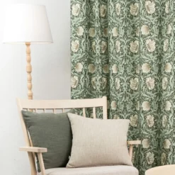 Arts & Crafts Tyger|Gardintyger Mönstrade|Grace grön tyg - Klassisk blommig Arts and Crafts design