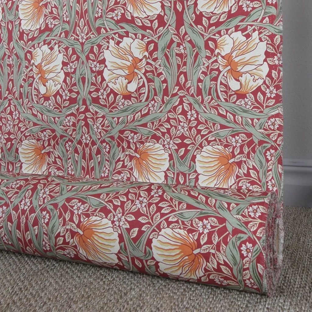 Nordisk Textil Arts & Crafts Tyger|Gardintyger Mönstrade|Grace röd tyg - Klassisk blommig Arts and Crafts design