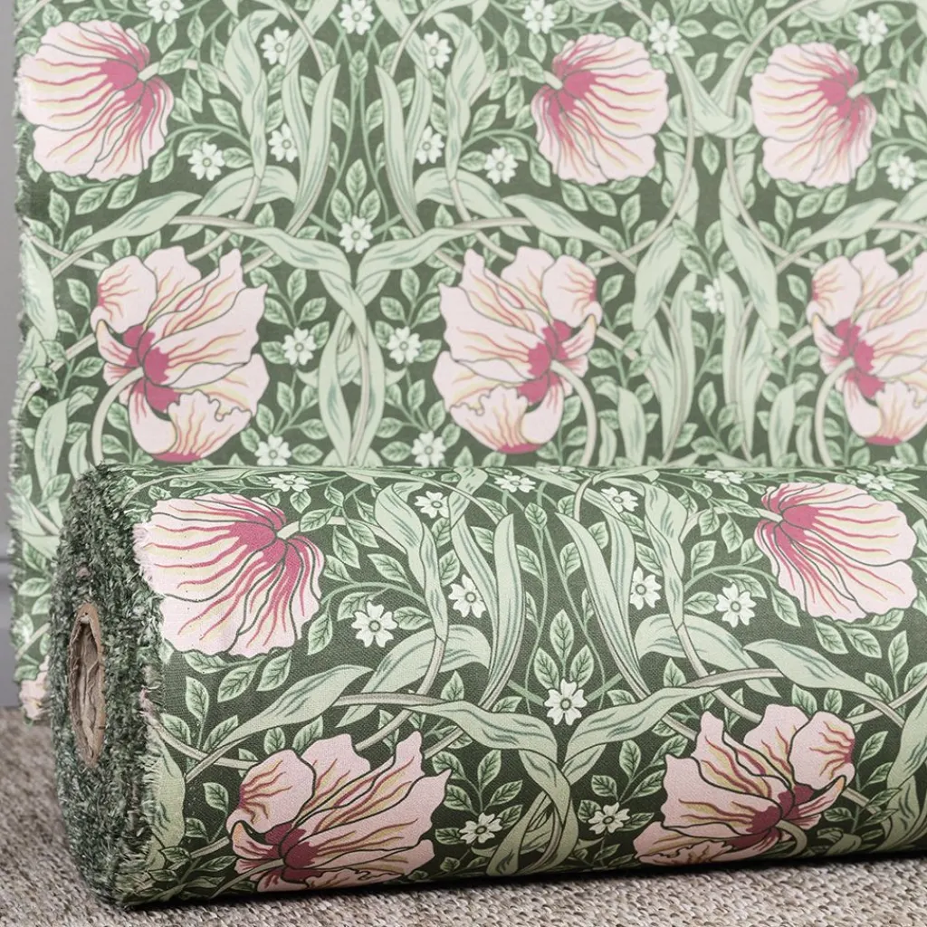 Nordisk Textil Arts & Crafts Tyger|Gardintyger Mönstrade|Grace rosa/ljusgrön tyg - Klassisk blommig Arts and Crafts design