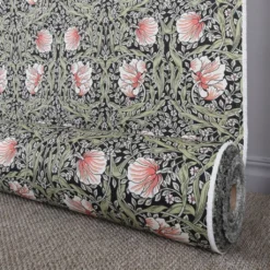 Arts & Crafts Tyger|Gardintyger Mönstrade|Grace svart tyg - Klassisk blommig Arts and Crafts design