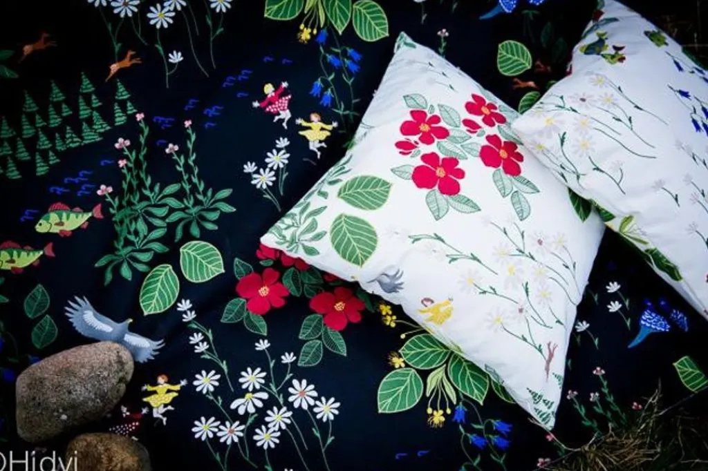 Arvidssons textil Gardintyger Mönstrade|Arvidssons Textil|Himlajorden svart tyg