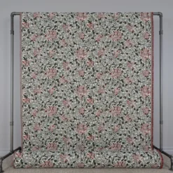 Blommiga Möbeltyger|Mönstrade Möbeltyger|Honeysuckle möbeltyg