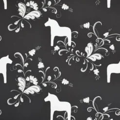 Arvidssons textil Gardintyger Mönstrade|Arvidssons Textil|Kurbits svart-grå tyg med dalahästar