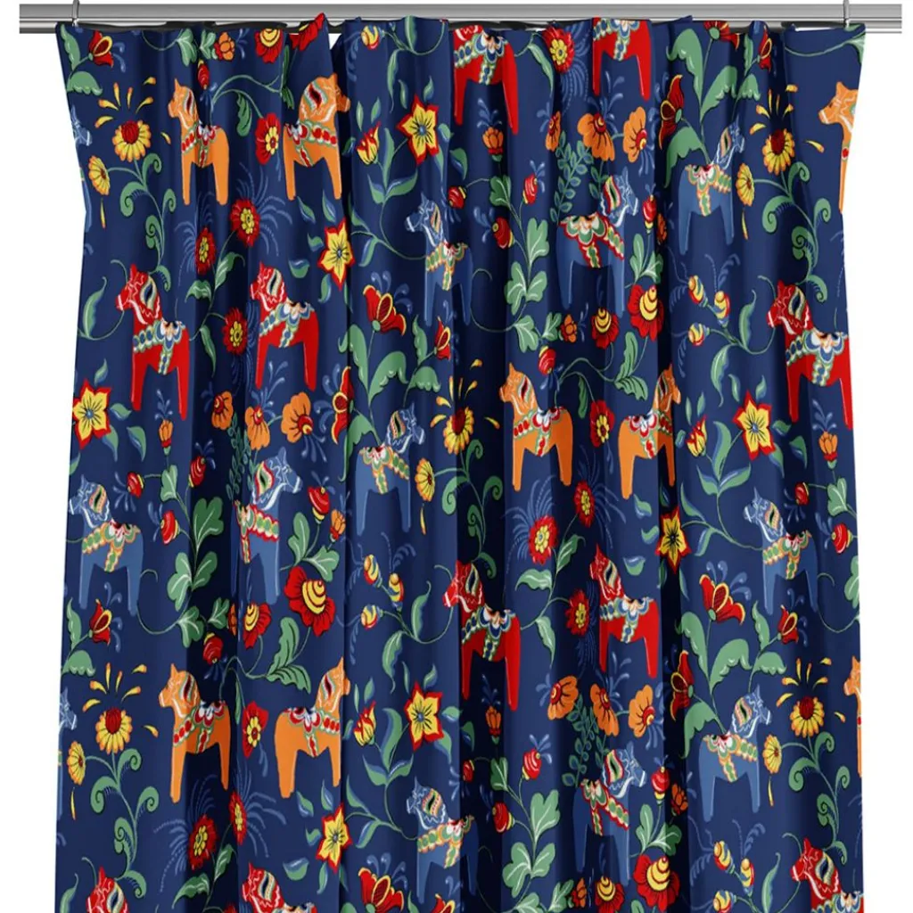 Arvidssons textil Gardiner Mönstrade|Leksand blå gardiner med traditionellt dalahästtryck