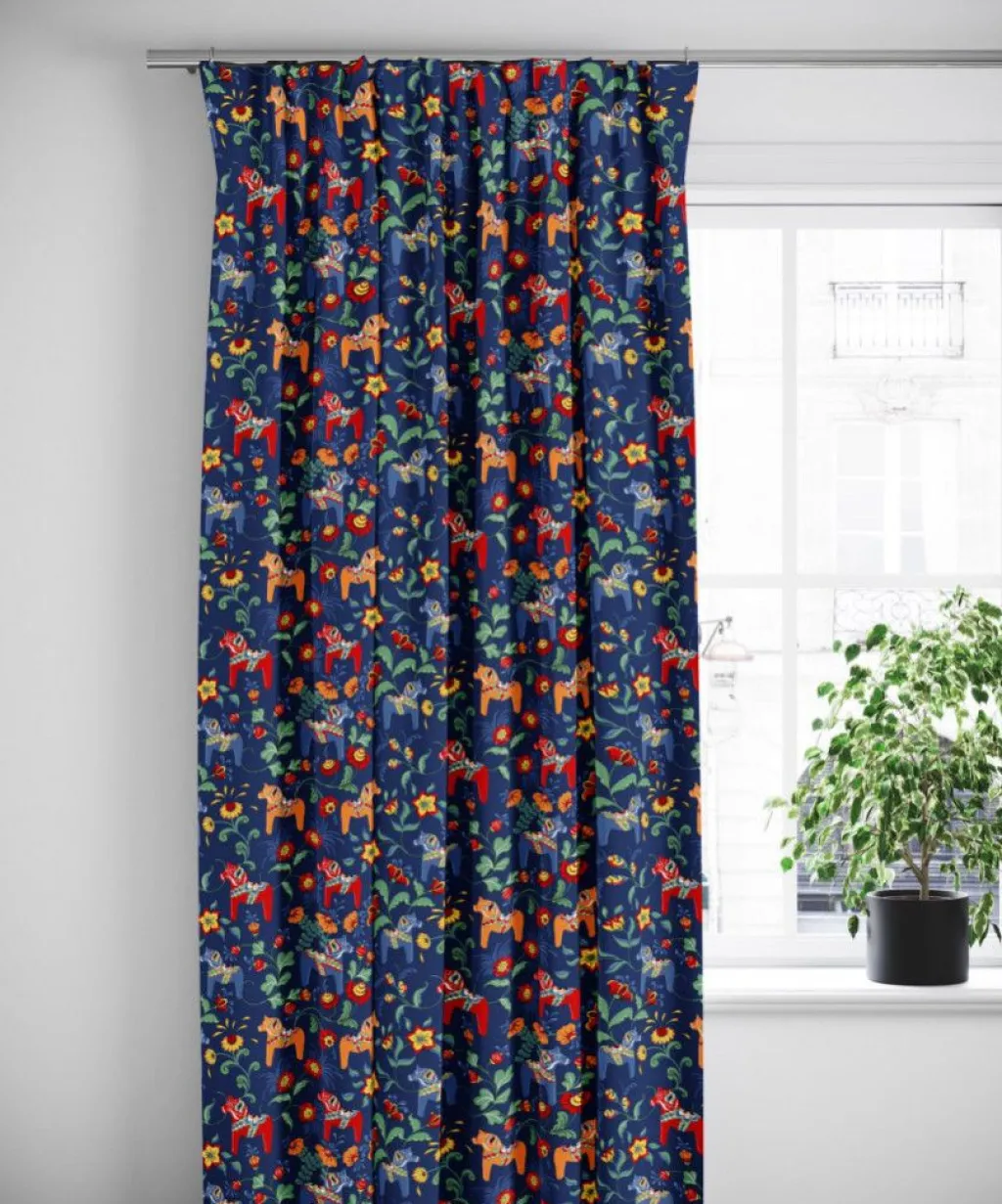 Arvidssons textil Gardiner Mönstrade|Leksand blå gardiner med traditionellt dalahästtryck