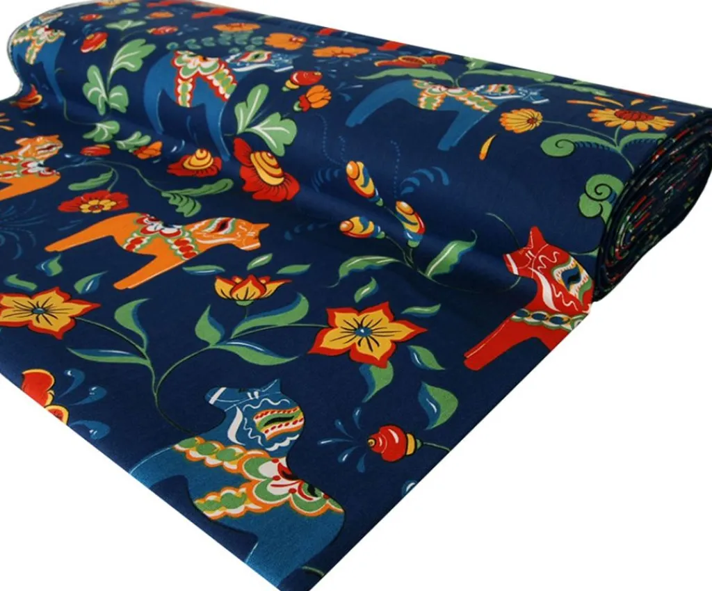 Arvidssons textil Gardintyger Mönstrade|Arvidssons Textil|Leksand blå tyg med traditionellt dalahästtryck