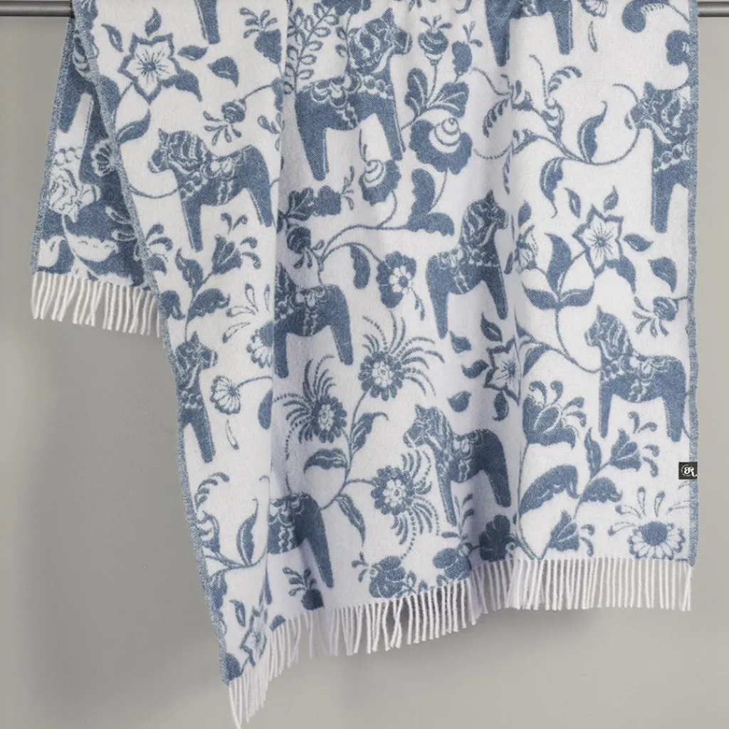 Arvidssons textil Ullplädar|Leksand blå ullpläd 130x170 cm – dalahästar i 100% ull