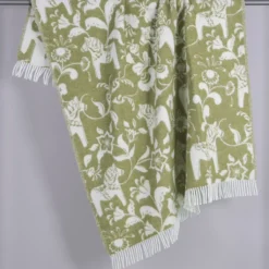 Arvidssons textil Ullplädar|Leksand grön ullpläd 130x170 cm – dalahästar i 100% ull