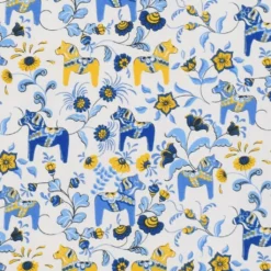 Arvidssons textil Gardintyger Mönstrade|Arvidssons Textil|Leksand mini Sverige tyg med traditionellt dalahästtryck