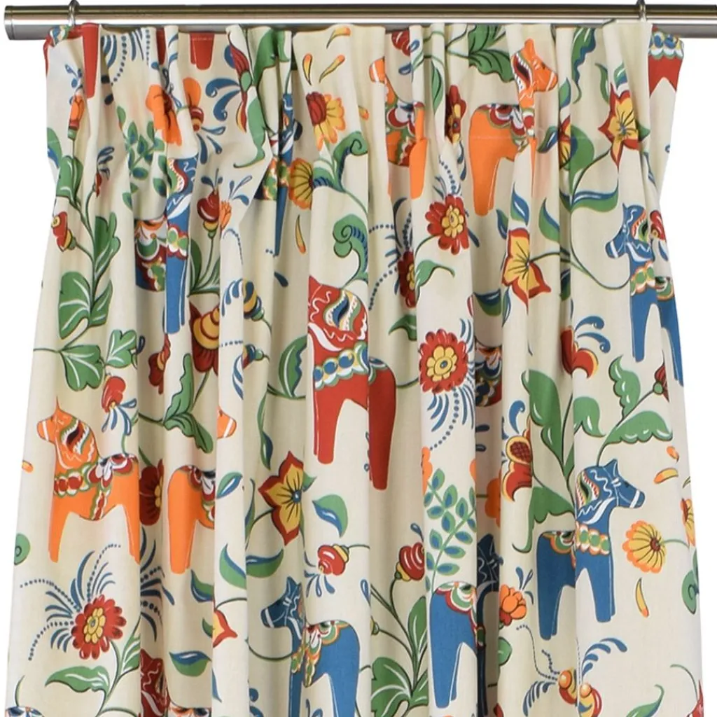 Arvidssons textil Gardiner Mönstrade|Leksand natur gardiner med traditionellt dalahästtryck