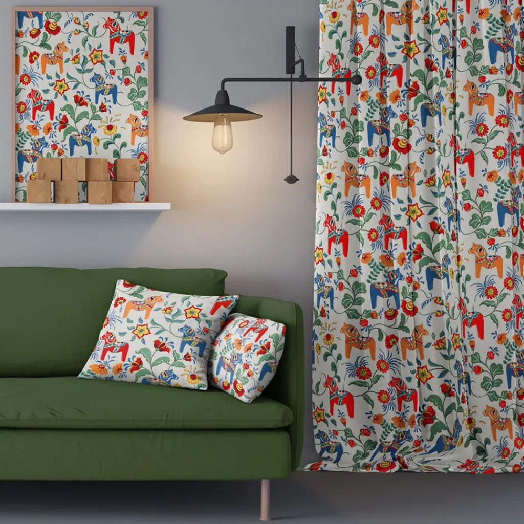 Arvidssons textil Gardintyger Mönstrade|Arvidssons Textil|Leksand natur tyg med traditionellt dalahästtryck