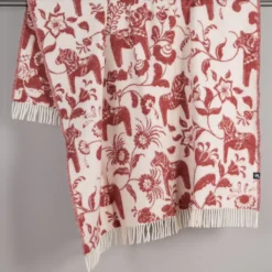 Arvidssons textil Ullplädar|Leksand röd ullpläd 130x170cm – dalahästar i 100% ull