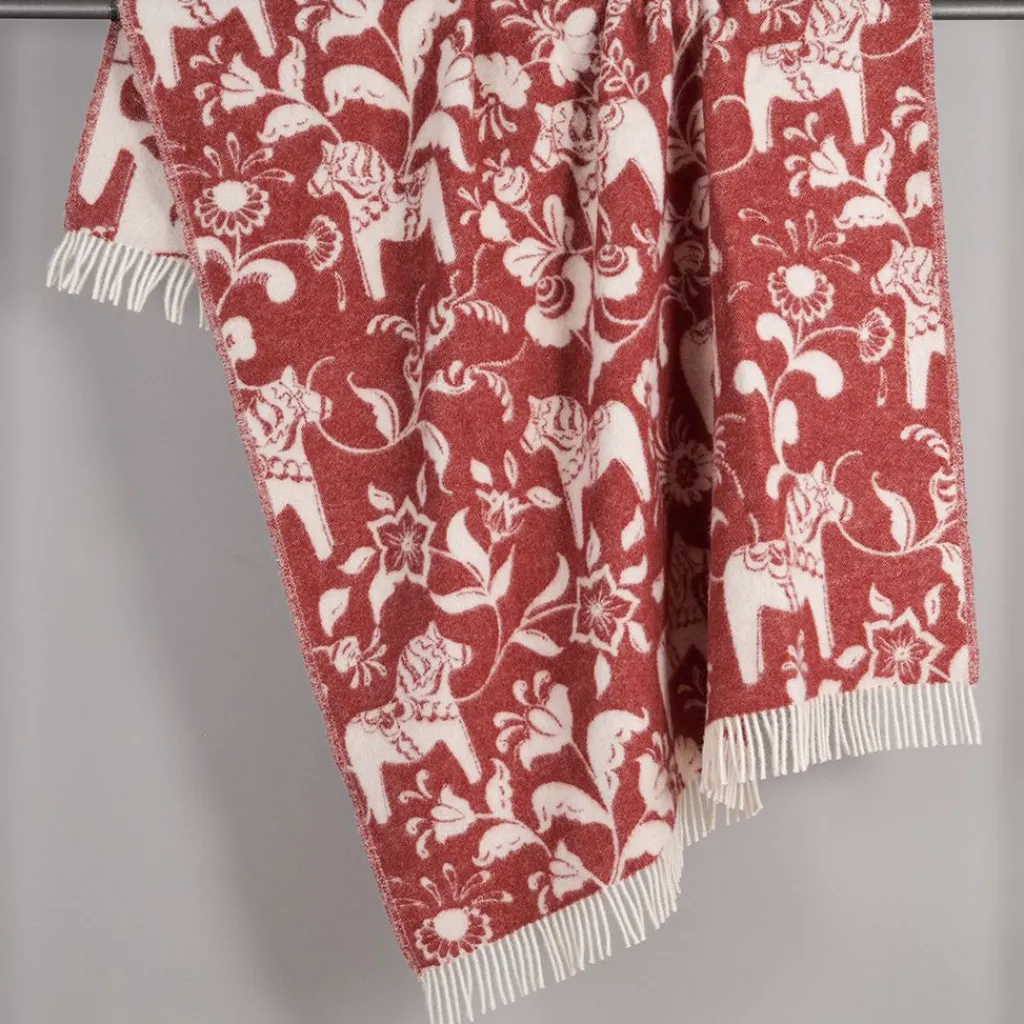 Arvidssons textil Ullplädar|Leksand röd ullpläd 130x170cm – dalahästar i 100% ull