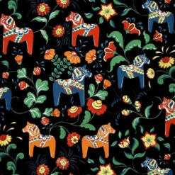 Arvidssons textil Gardintyger Mönstrade|Arvidssons Textil|Leksand svart tyg med traditionellt dalahästtryck