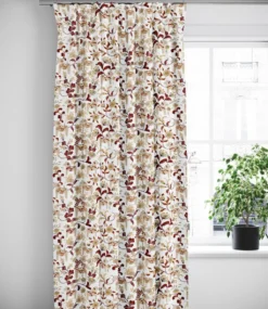 Arvidssons textil Gardiner Mönstrade|Leksand vinröd gardiner med traditionellt dalahästtryck